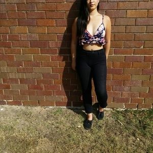 Floral v-neck strappy cropped top